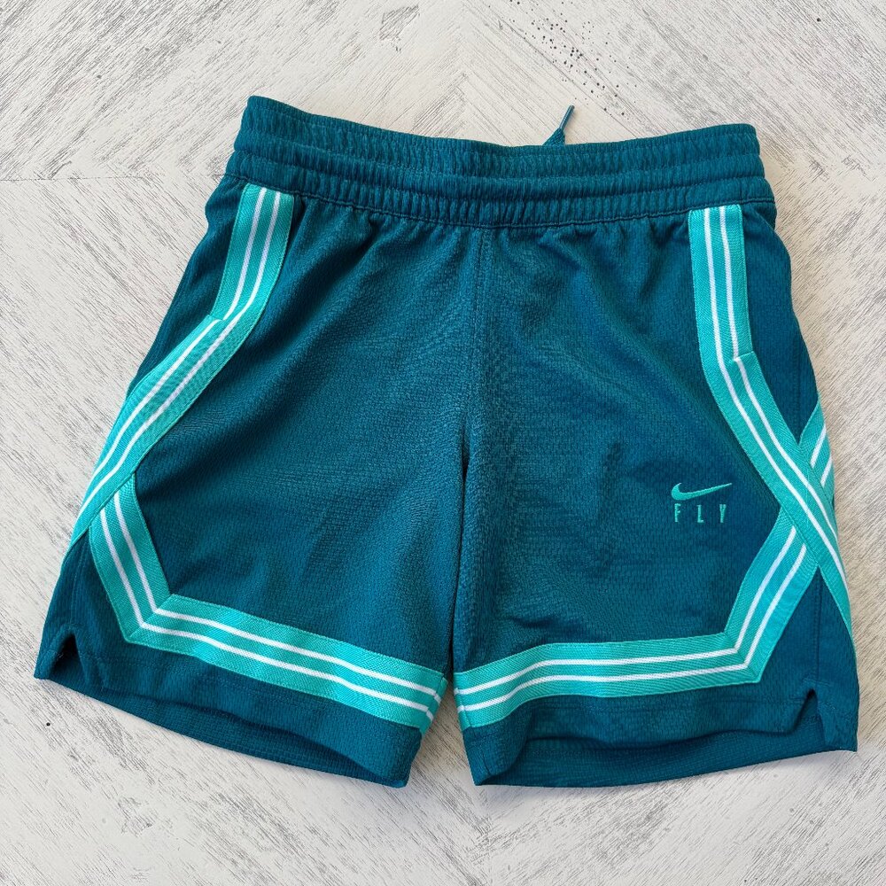 Nike girls small basketball shorts